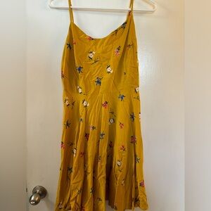 Old Navy Spaghetti Strap Dress • Size L • Yellow Floral